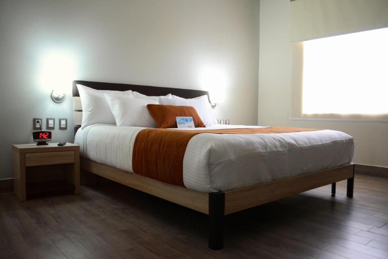 Comfort Inn Ирапуато Екстериор снимка