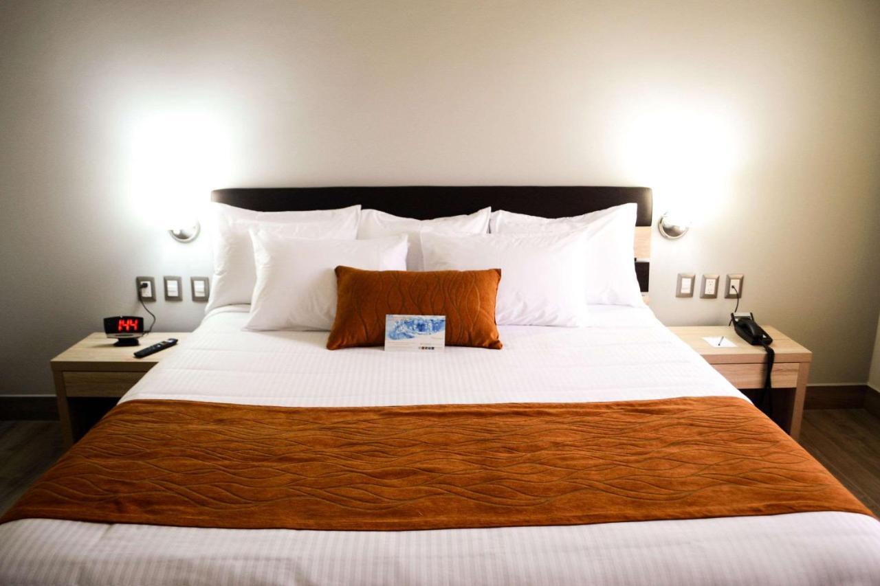 Comfort Inn Ирапуато Екстериор снимка