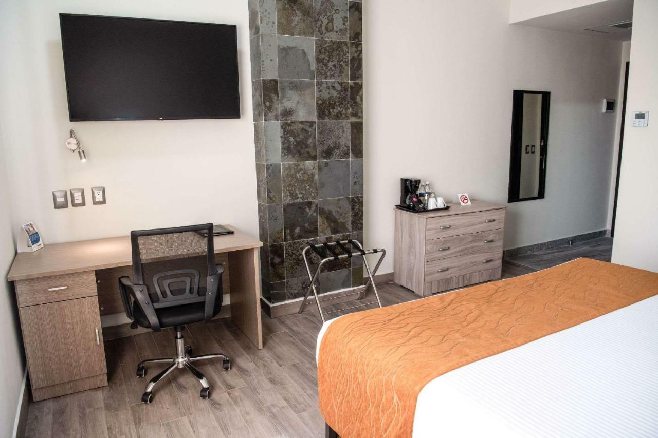 Comfort Inn Ирапуато Екстериор снимка