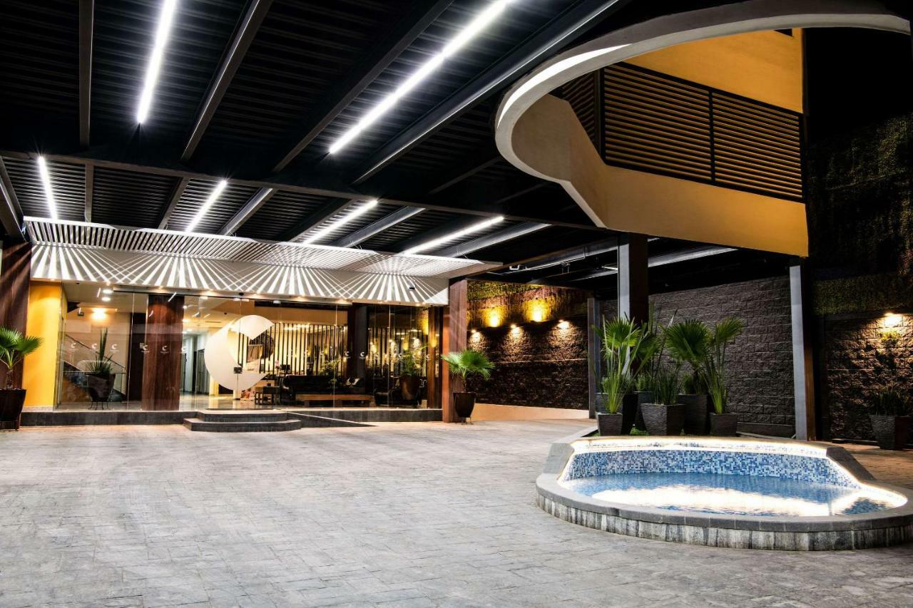 Comfort Inn Ирапуато Екстериор снимка