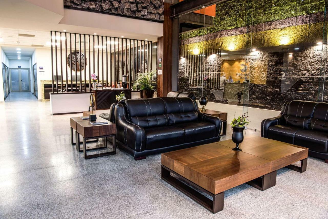 Comfort Inn Ирапуато Екстериор снимка