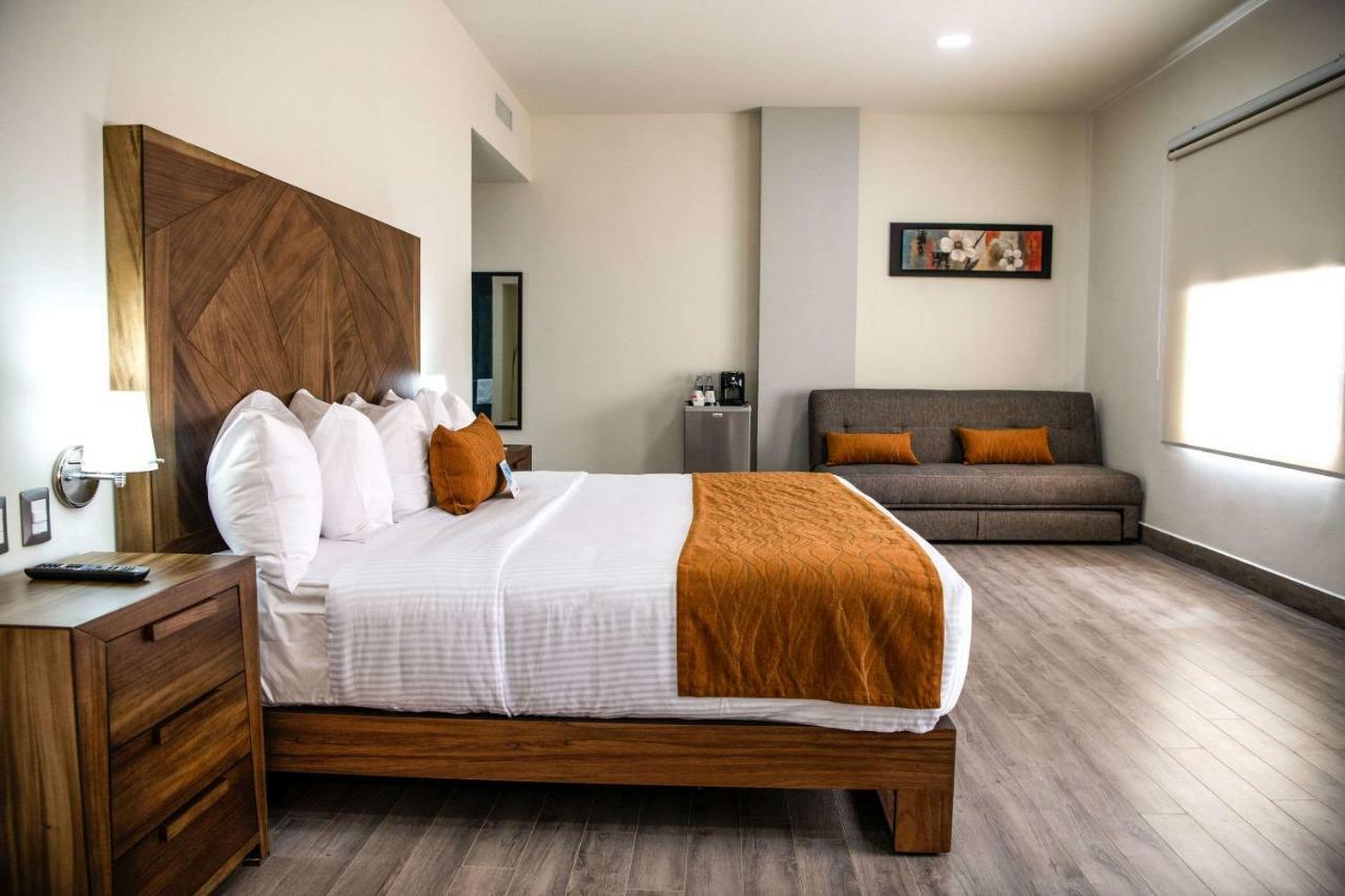 Comfort Inn Ирапуато Екстериор снимка
